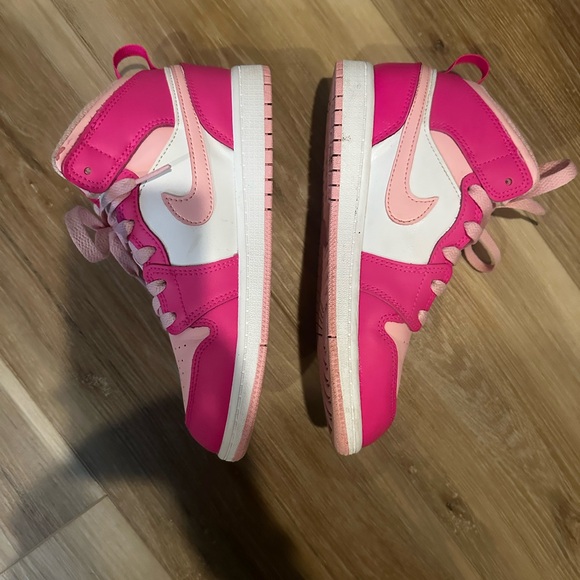 Nike air Jordan girls high tops, size 3. EUC - Picture 6 of 7